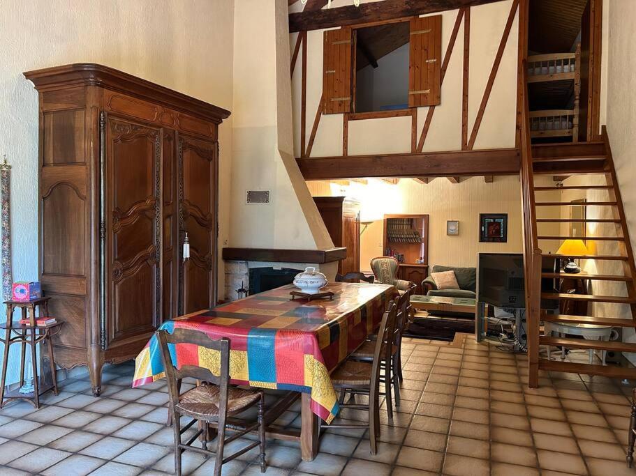 Maison Paisible Avec Lac Prive Secondigny المظهر الخارجي الصورة