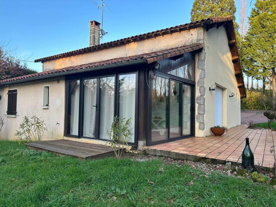 Maison Paisible Avec Lac Prive Secondigny المظهر الخارجي الصورة